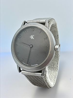 שעון שוייצרי תוצרת קלווין קליין Calvin Klein. מנגנון קוורץ. קוטר: 32 מ"מ. 
לא נבדק עם סוללה.