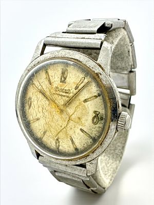 שעון שווייצרי לגבר תוצרת דוקסה Doxa. מנגנון מכני במצב עבודה תקין, פלסטיק שרוט. קוטר: 35 מ"מ.