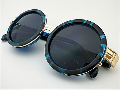 משקפי שמש MIU MIU, לא ידוע אם מקוריות.