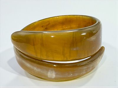 צמיד אופנה רטרו. קוטר: 8 ס"מ.