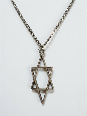 שרשרת מוכספת ותליון מגן דוד עשוי כסף סטרלינג 925. 34 ס״מ 
4 ס״מ