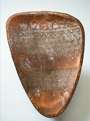 מגש נחושת ישראלי לתליה, שנות ה50. מידות: 30x24 ס"מ.