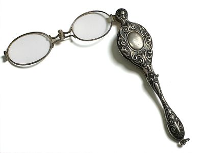 מונוקל (משקפיים מתקפלים) עתיק עשוי כסף. 13 ס״מ 
35 גרם