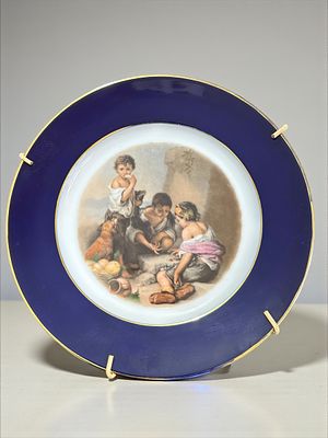 צלחת פורצלן גרמנית תוצרת רוזנטל מעוטרת הדפס ע"פ ציור עתיק. וו תלייה בגב הצלחת. ללא פגמים. קוטר: 