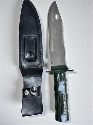 סכין קומנדו ישנה.