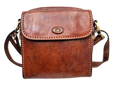 תיק עור אמריקאי תוצרת The Bridge. מצב מצויין. מידות: 20x20 ס"מ.