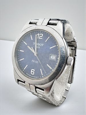 שעון שווייצרי לגבר תוצרת טיסו Tissot, מנגנון קוורץ במצב עבודה תקין. רצועת פלדה מקורית. קוטר: 35 מ"מ.