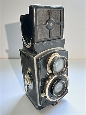מצלמת rolleiflex גרמנית מתחילת המאה ה20.