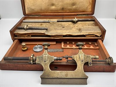 כלי Jacot Lathe (לעיתים נקרא גם Jacot Tool) הוא כלי עבודה מסורתי לשענים (watchmakers), המשמש 