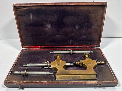 כלי Jacot Lathe (לעיתים נקרא גם Jacot Tool) הוא כלי עבודה מסורתי לשענים (watchmakers), המשמש 