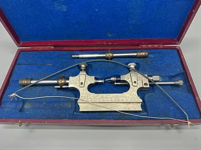 כלי Jacot Lathe (לעיתים נקרא גם Jacot Tool) הוא כלי עבודה מסורתי לשענים (watchmakers), המשמש 