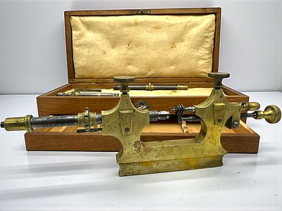 כלי Jacot Lathe (לעיתים נקרא גם Jacot Tool) הוא כלי עבודה מסורתי לשענים (watchmakers), המשמש 