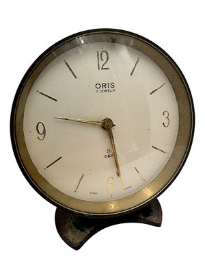 שעון שולחני שווייצרי מעורר תוצרת אוריס Oris, מנגנון מכני במצב עבודה. שנות ה40-50 בקירוב. מידות: 