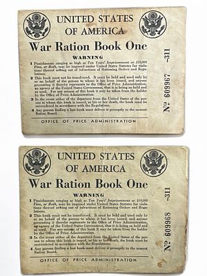 שני פנקסים מקוריים מסוג War Ration Book One, מלחמת העולם השניה. שני פנקסים מקוריים מסוג War 