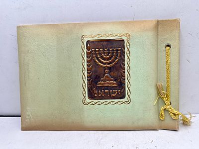 אלבום תמונות ישראלי משנות ה50 מעוטר פלאק סמל המנורה.