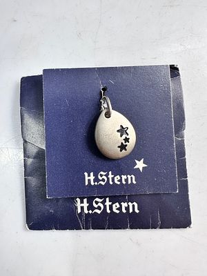 תליון שהוענק לרוכשים תוצרת ה.שטרן H.stern. 2x1.5 
4.2 גרם