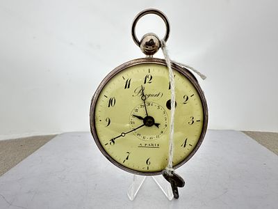 נדיר! - שעון כיס גדול מימדים תוצרת breguet. מנגנון צילינדר במצב עבודה כולל מפתח מקורי. קופסת 