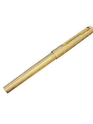 עט נובע תוצרת פרקר Parker 105 שיוצר שנים מעטות (1979-1982). גוף העט עשוי גולדפילד, ציפורן זהב 