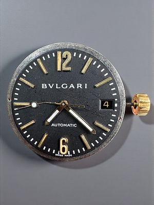 לוח ומנגנון שווייצרים תוצרת בולגרי Bulgari. מנגנון אוטומטי במצב עבודה. קוטר: 3 ס"מ.