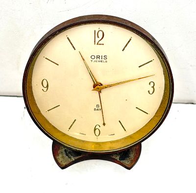 שעון שולחני וינטג תוצרת חברצ אוריס Oris. מנגנון מכני במצב עבודה.