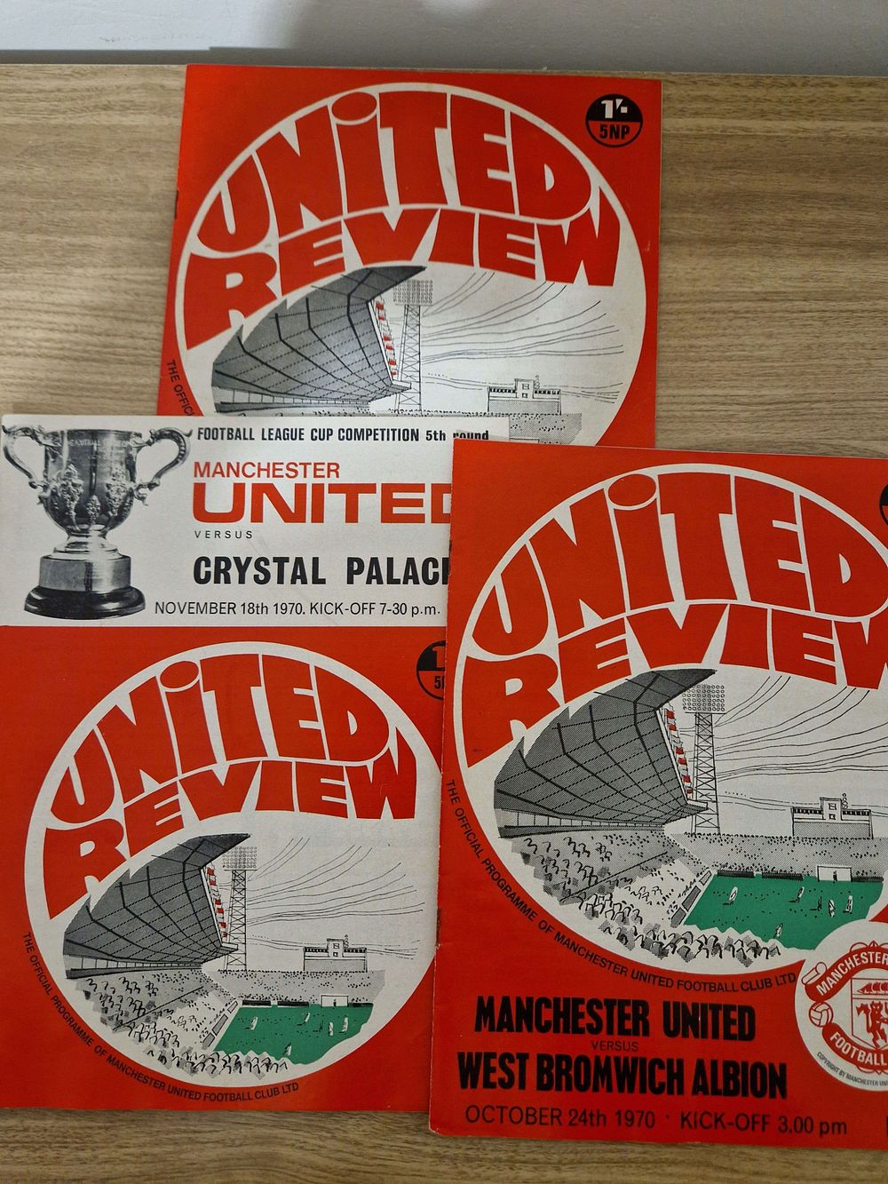 Lot 153: vintage man united programs