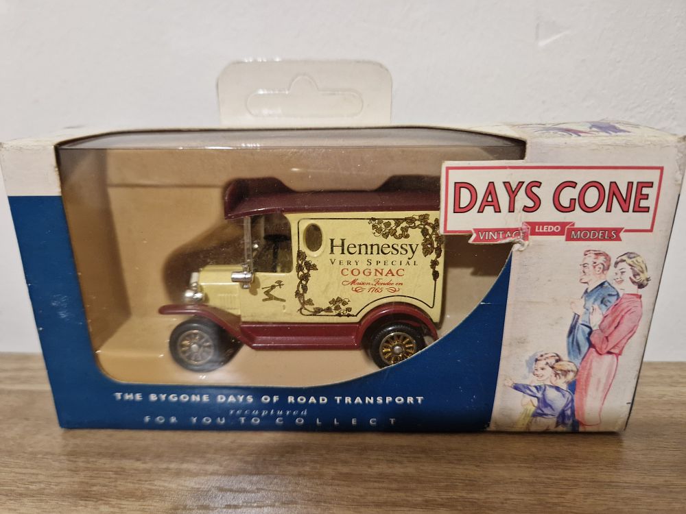 Lot 161: vintage model car