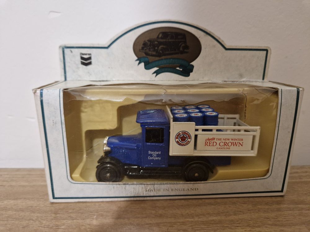Lot 174: vintage model car