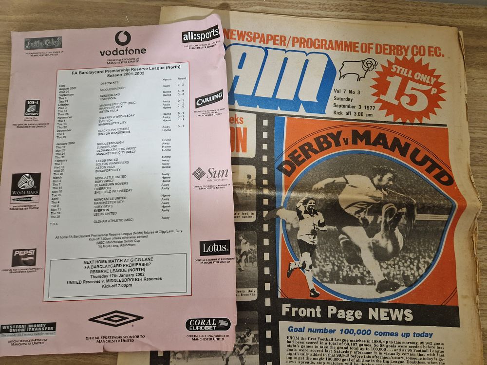 Lot 183: small joblot of man united vintage papers