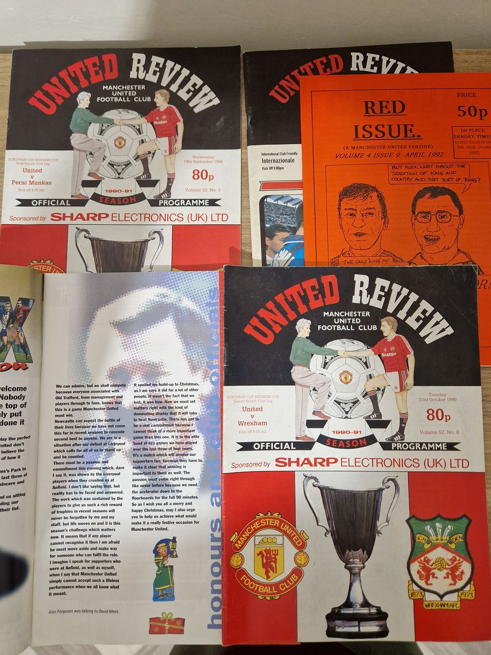 Lot 187: man united programs