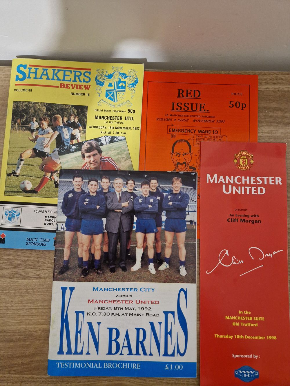 Lot 188: joblot of man united programs