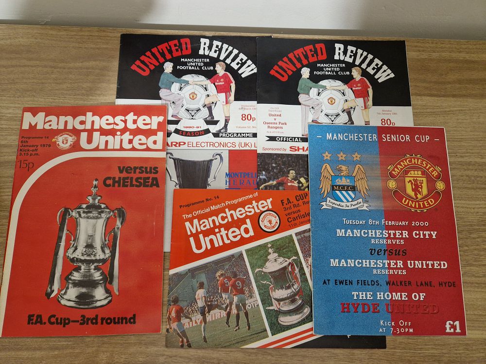 Lot 189: man united programs