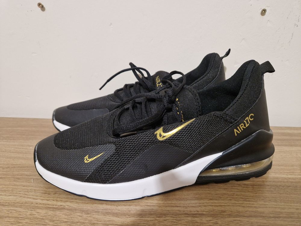 Lot 194: men's size 7 trainers