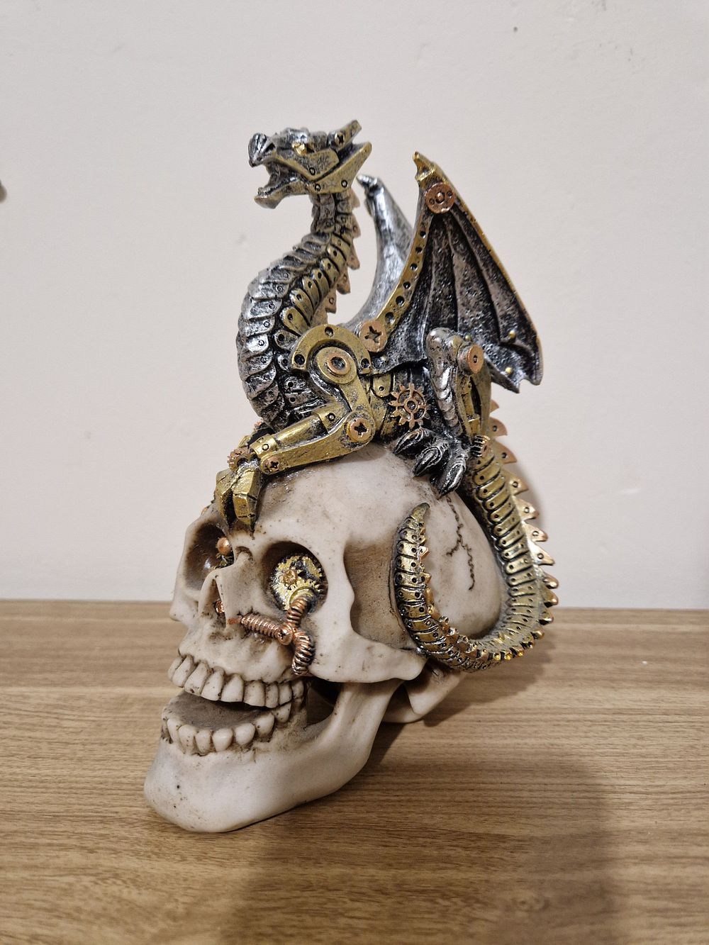 Lot 201: gothic skull
