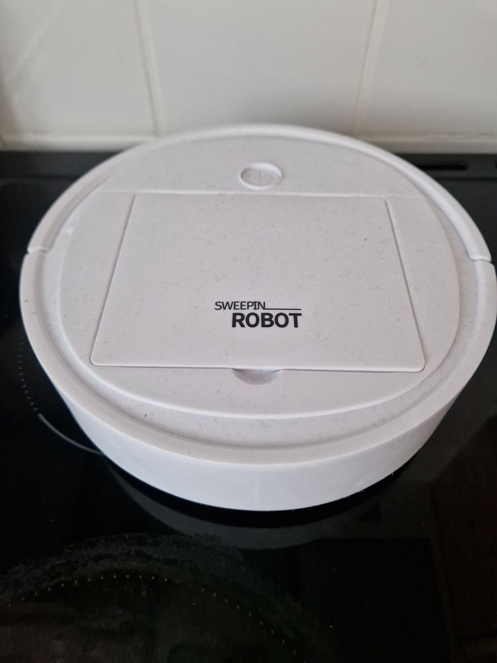 Lot 206: small robot vacuum cleaner