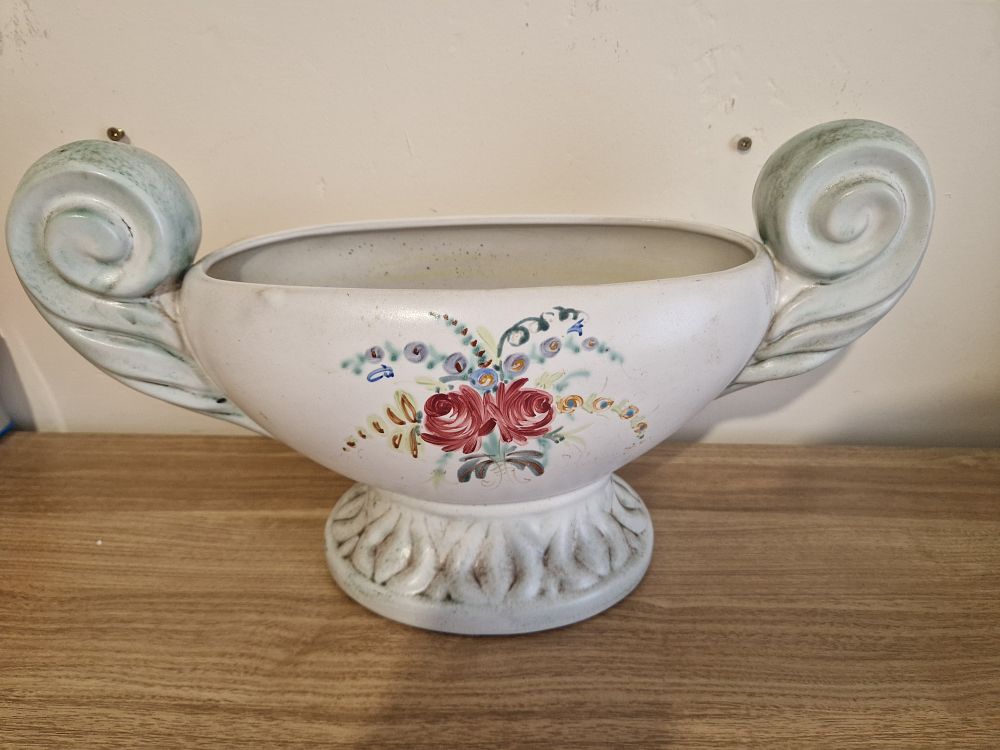 Lot 187: Large urn type ornament