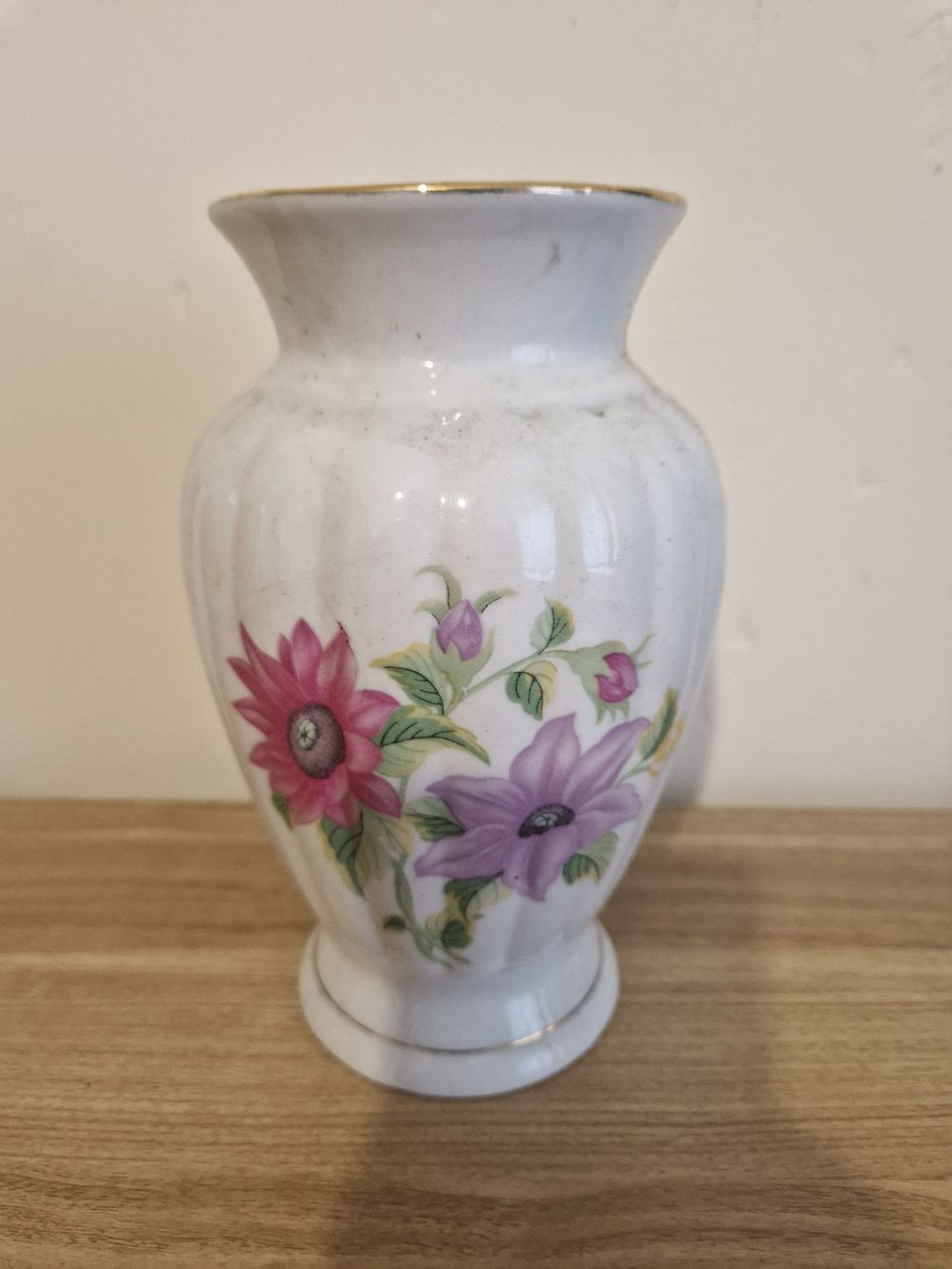 Lot 206: Vintage vase