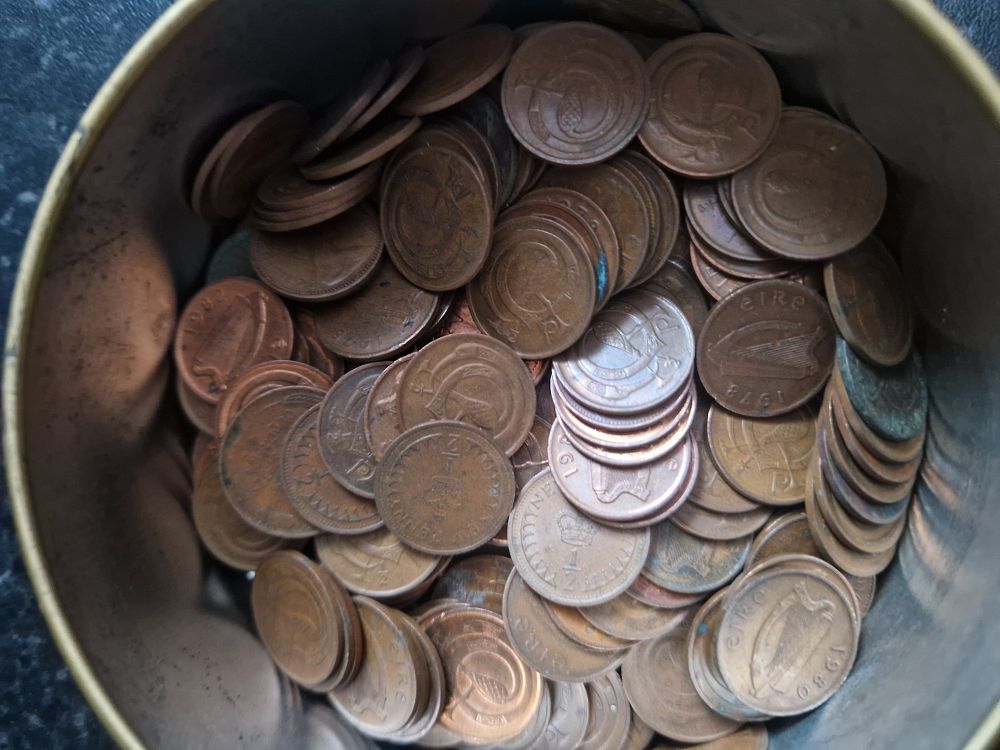 Lot 218: Job lot of coins