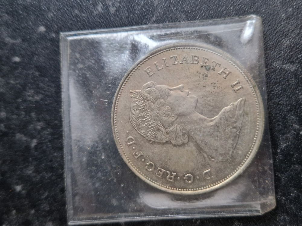Lot 226:  Elisabeth 11 crown