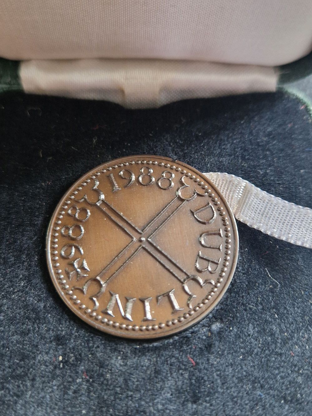 Lot 240: Sitric silk bread commemorative medal