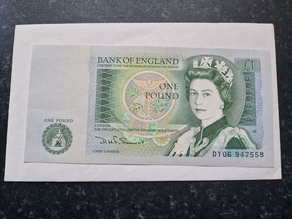 Lot 250: Bank of England one pound note