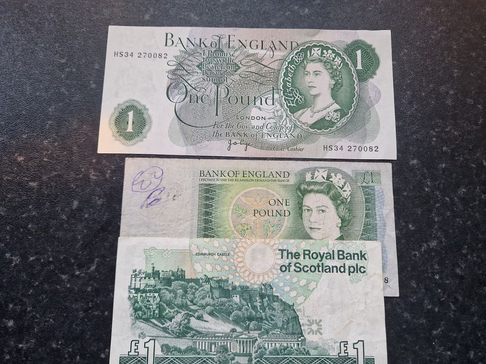 Lot 251: Job lot of mixed bank notes