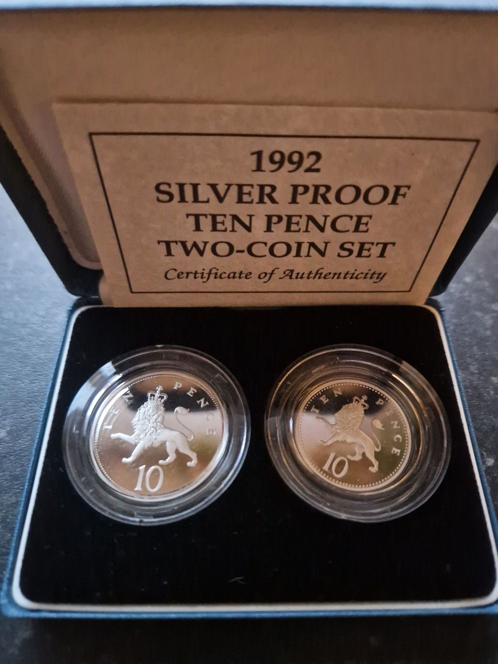 Lot 261: 1992 silver proof 10p coins