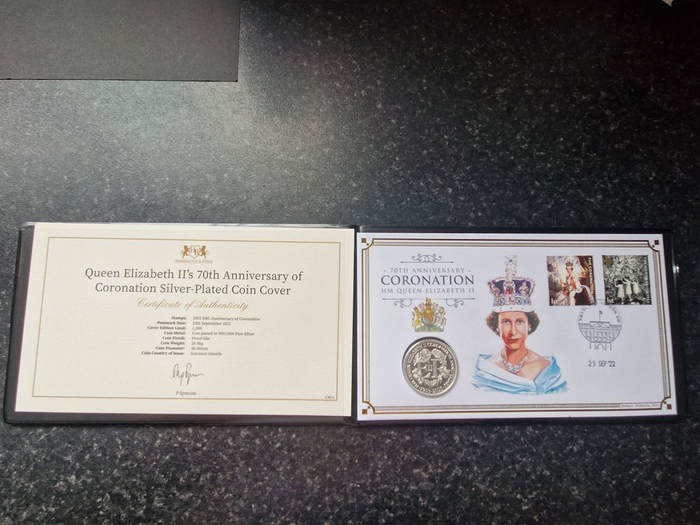 Lot 274: queen Elisabeth 70th first day cover and coin