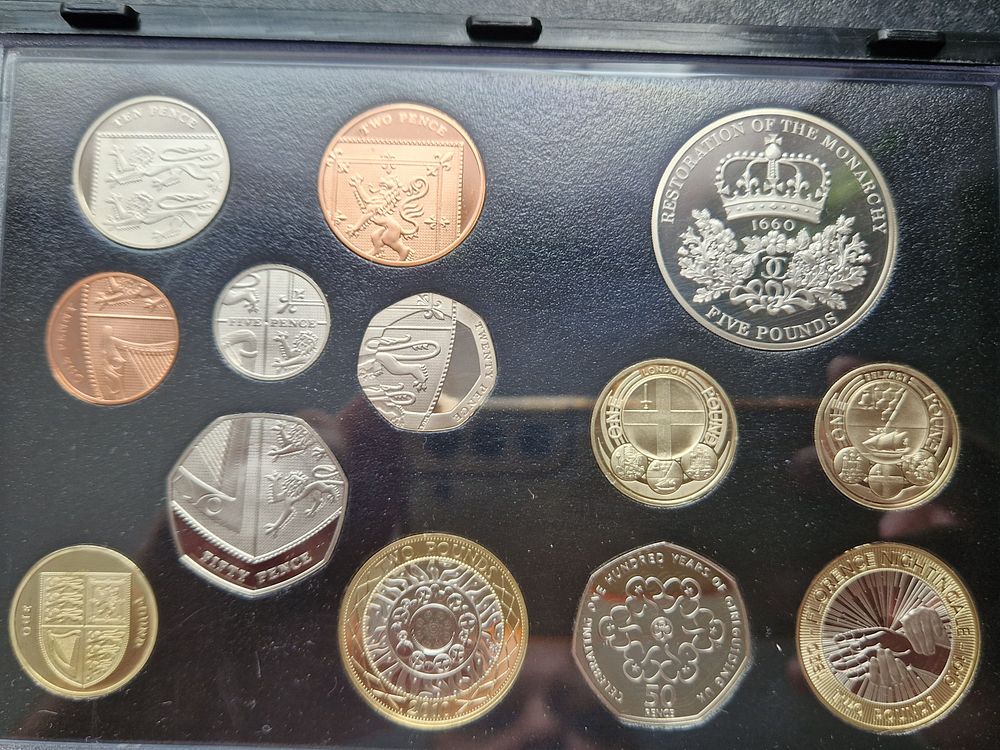 Lot 282: Job lot of coins in case