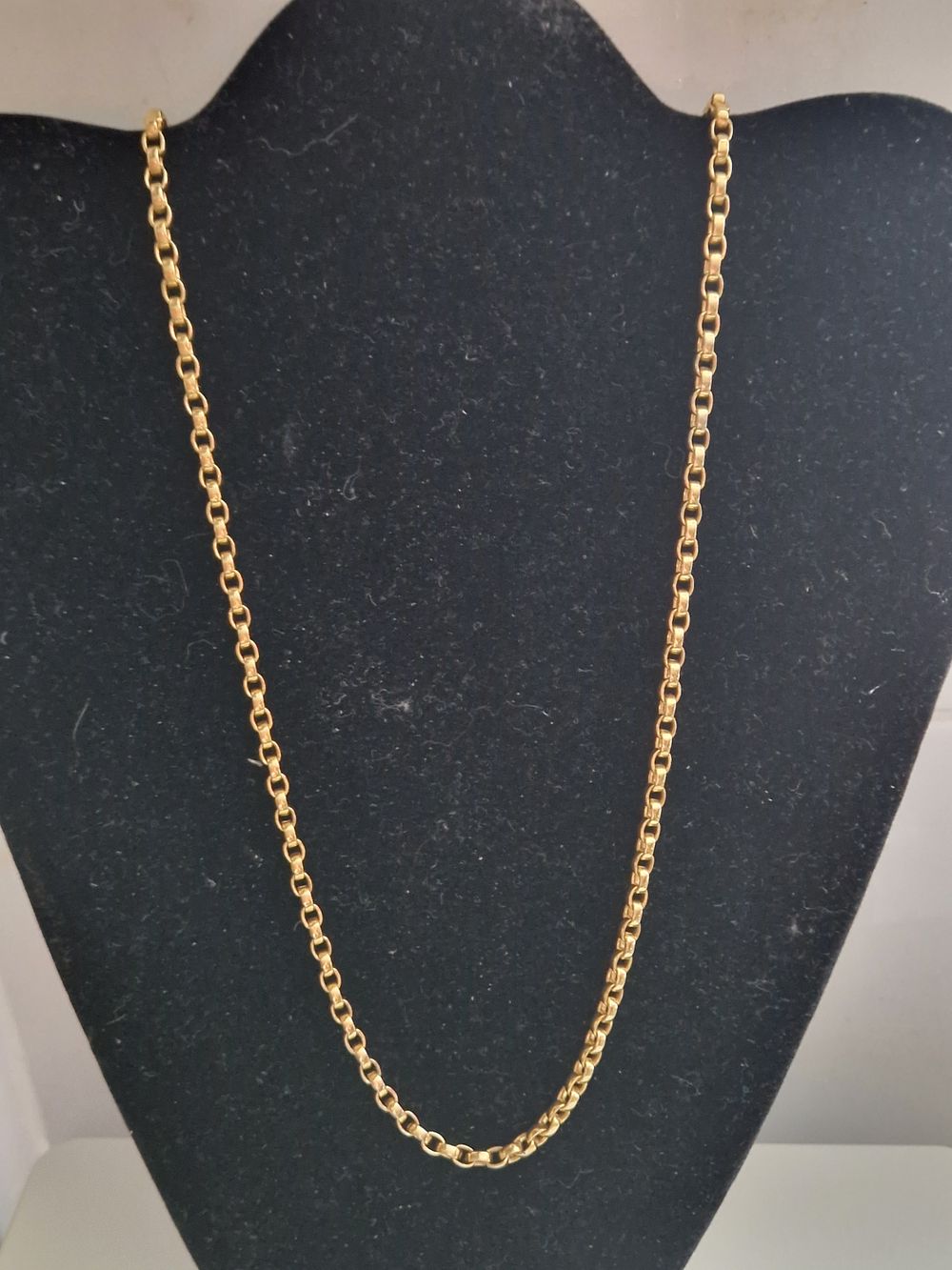 Lot 289: 9ct gold plated chain