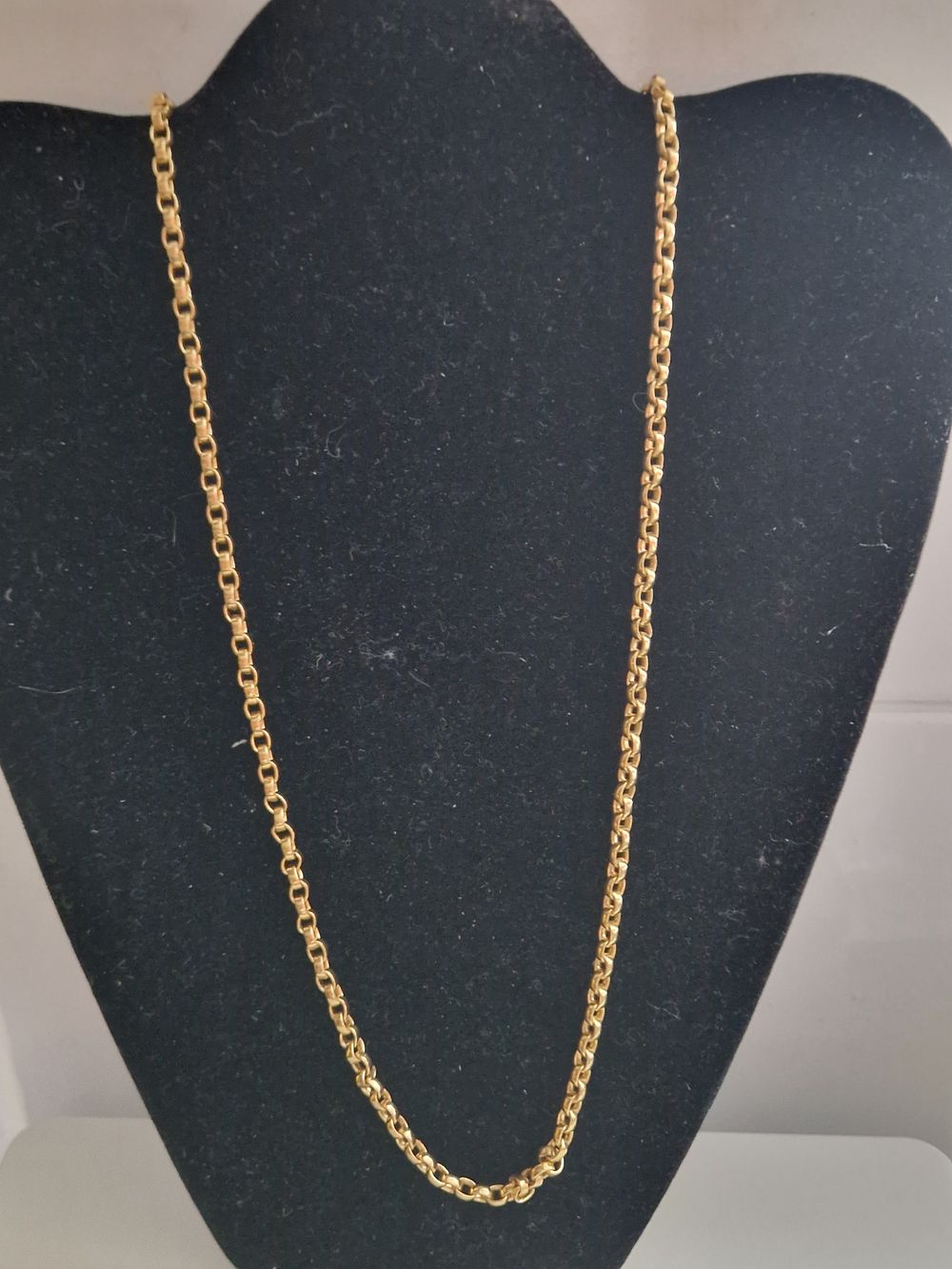 Lot 290: 9ct gold plated chain