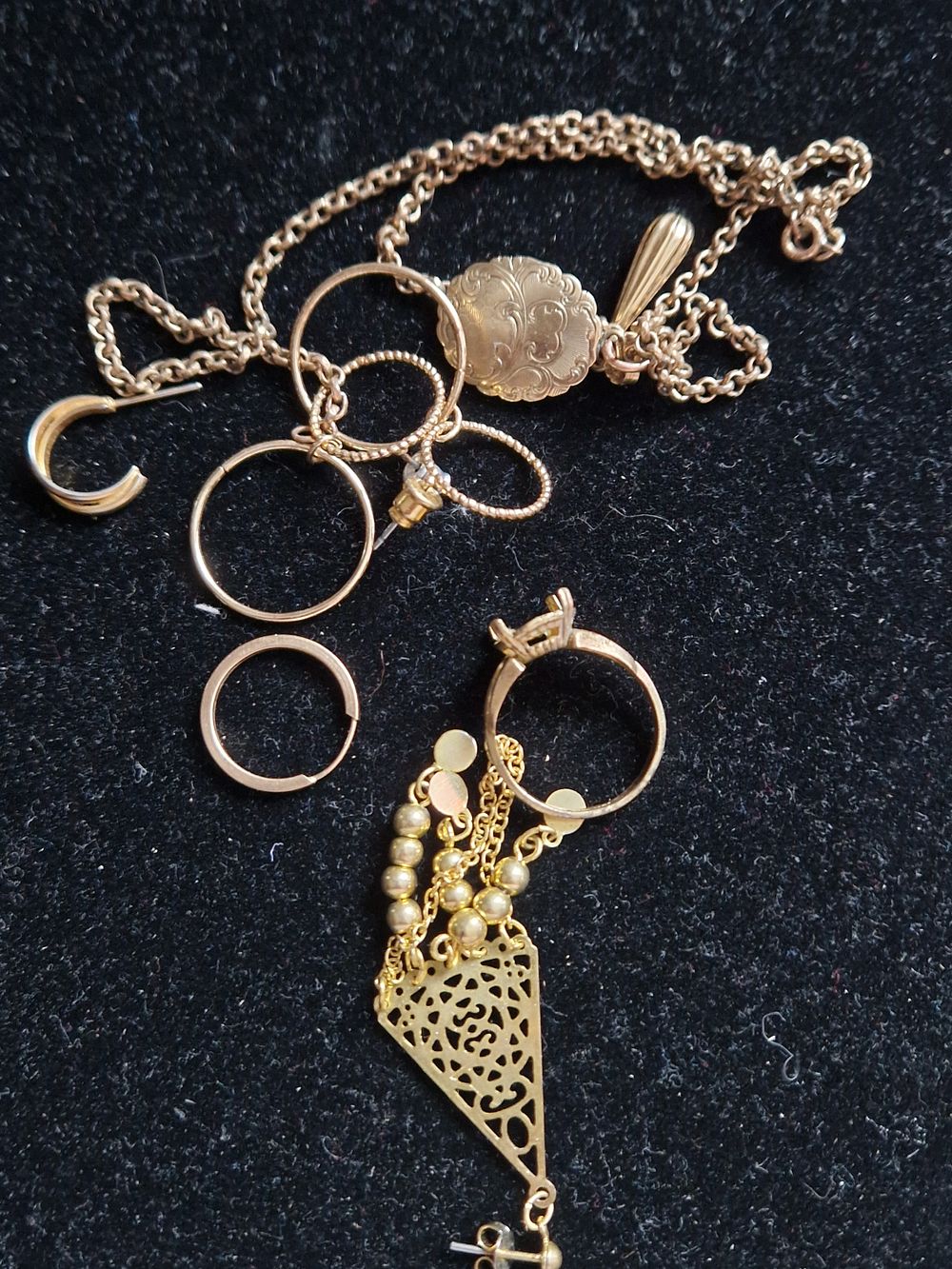 Lot 292: job lot of gold plated jewellery mixed