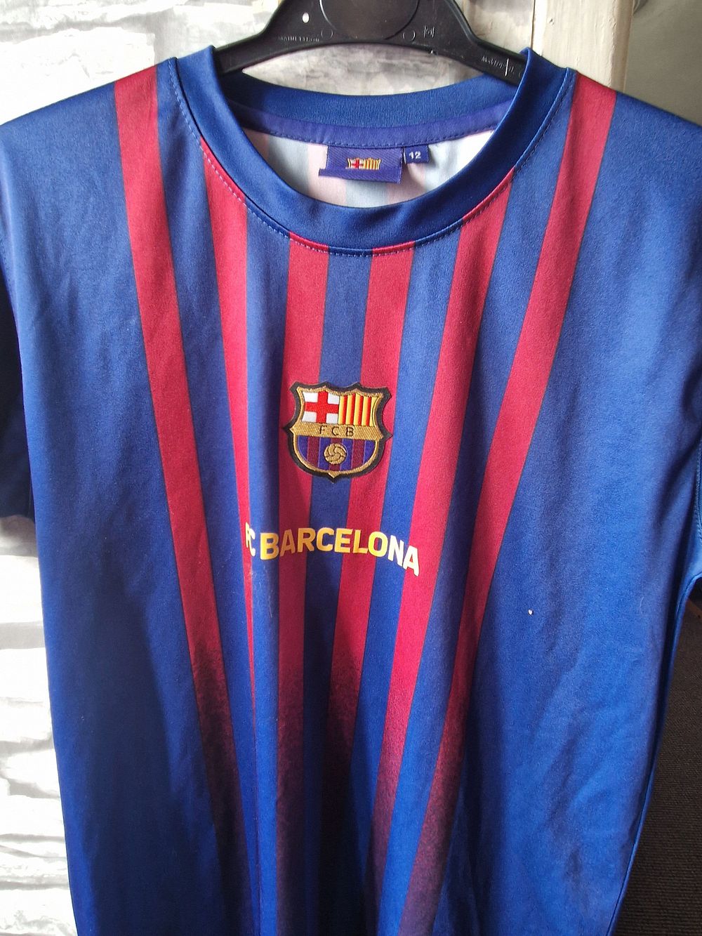 Lot 293: Kids football top Barcelona