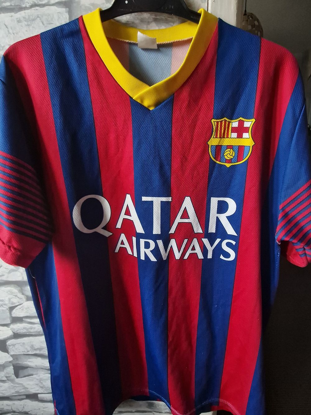 Lot 294: kids genuine football top