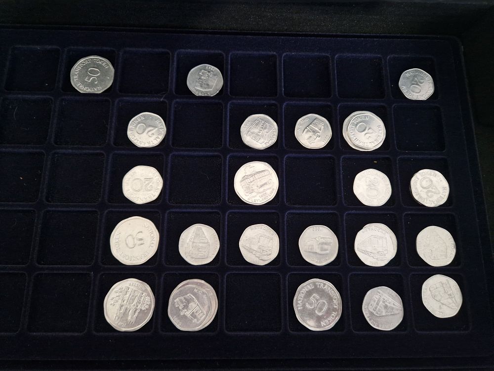 Lot 183: Small job lot of coins